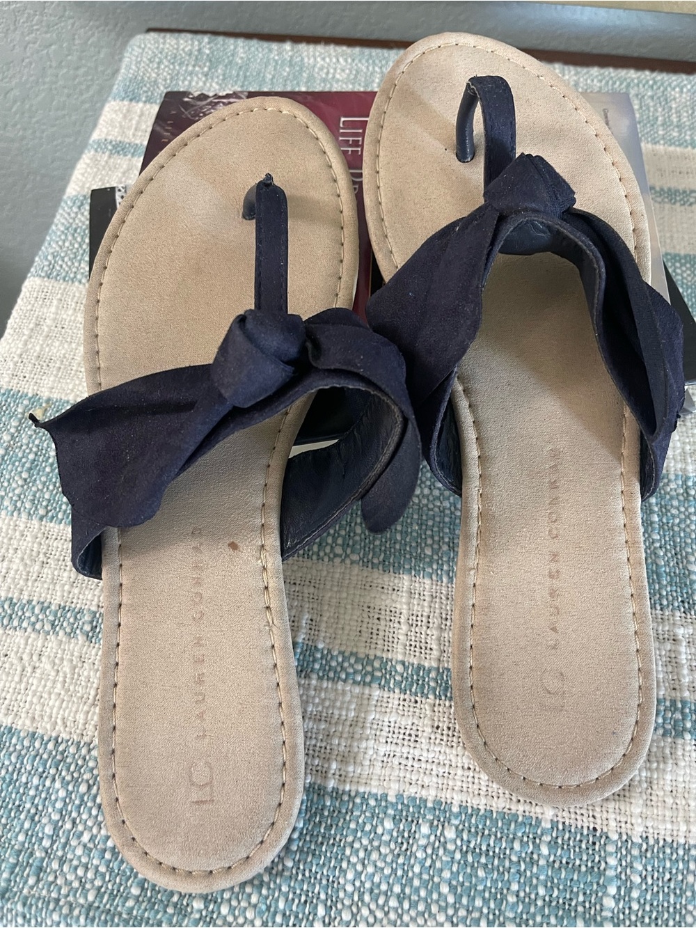 LC Lauren  Conrad Navy Flat Thong Sandals Tied Knot BowBeige Foot Bed Sz 8